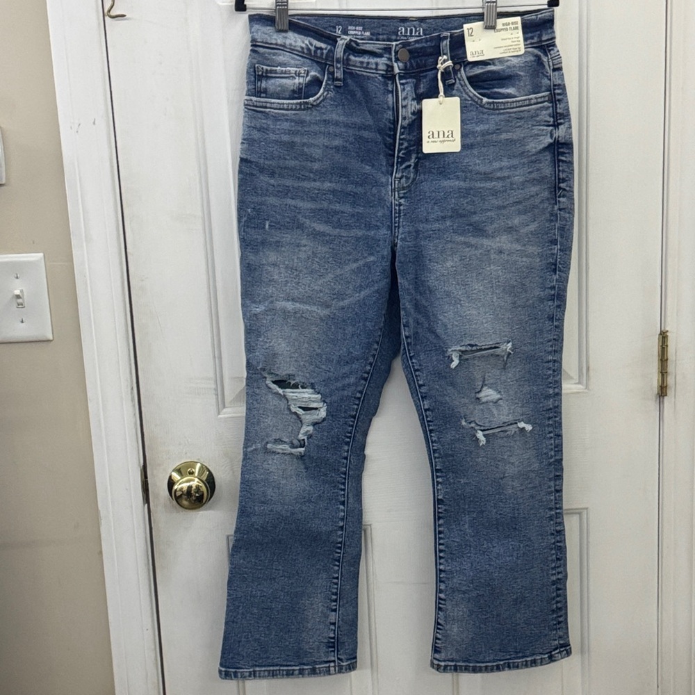 a.n.a Women's Cropped Distressed Denim Jeans